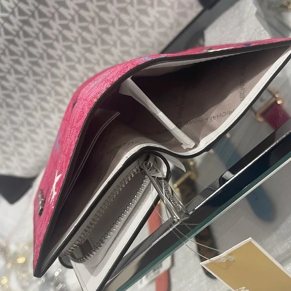 Michael Kors Jet Set Travel Md Printed Signature Logo Bi-Fold Wallet
Dragonfruit - Picture 5 of 16